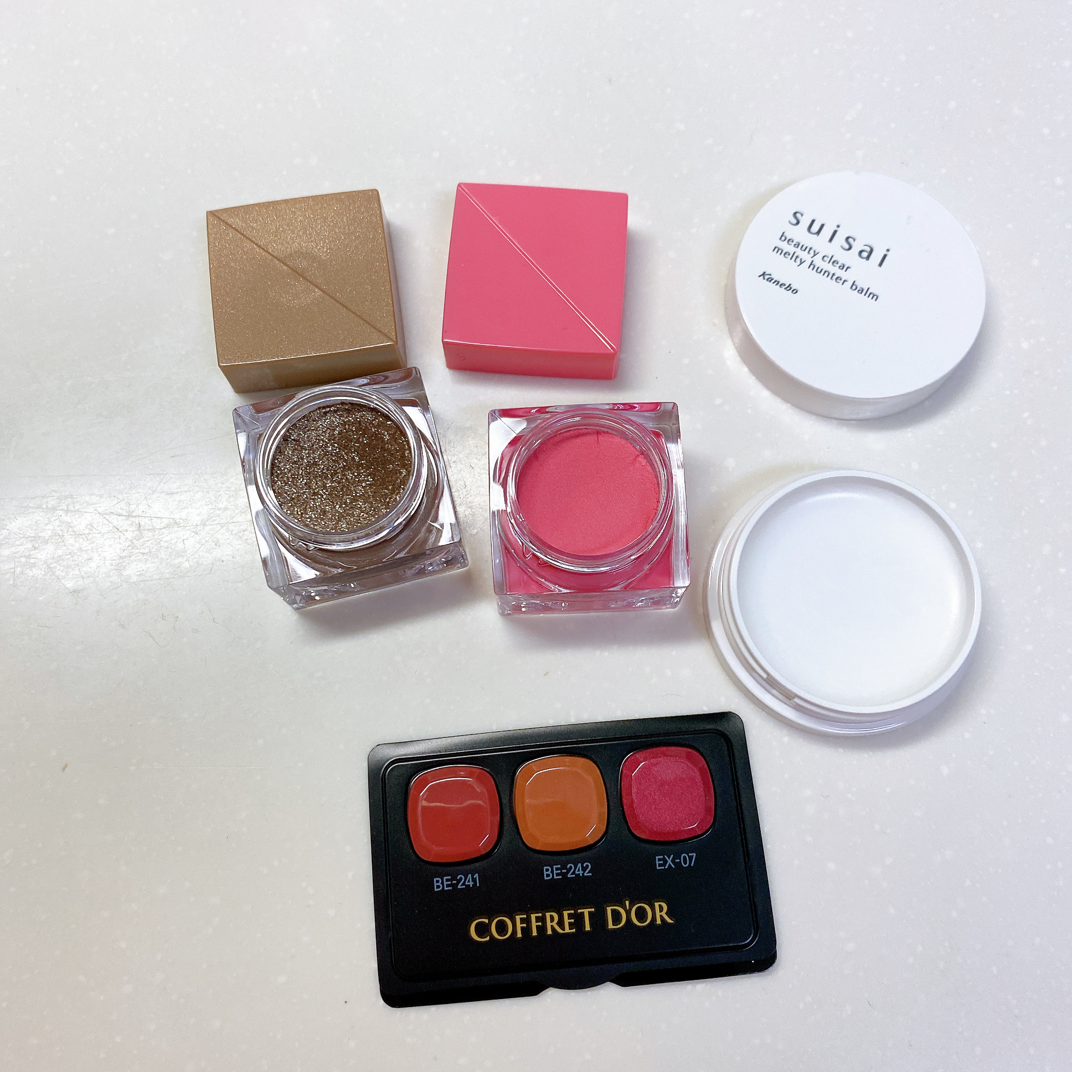 コフレドール プレイフルカラー アイ&フェイス ホリデーコレクションbのクチコミ「\コフレドール プレイフルカラー アイ&フェイス ホリデーコレクションb/

スキンシンクロル.....」（1枚目）