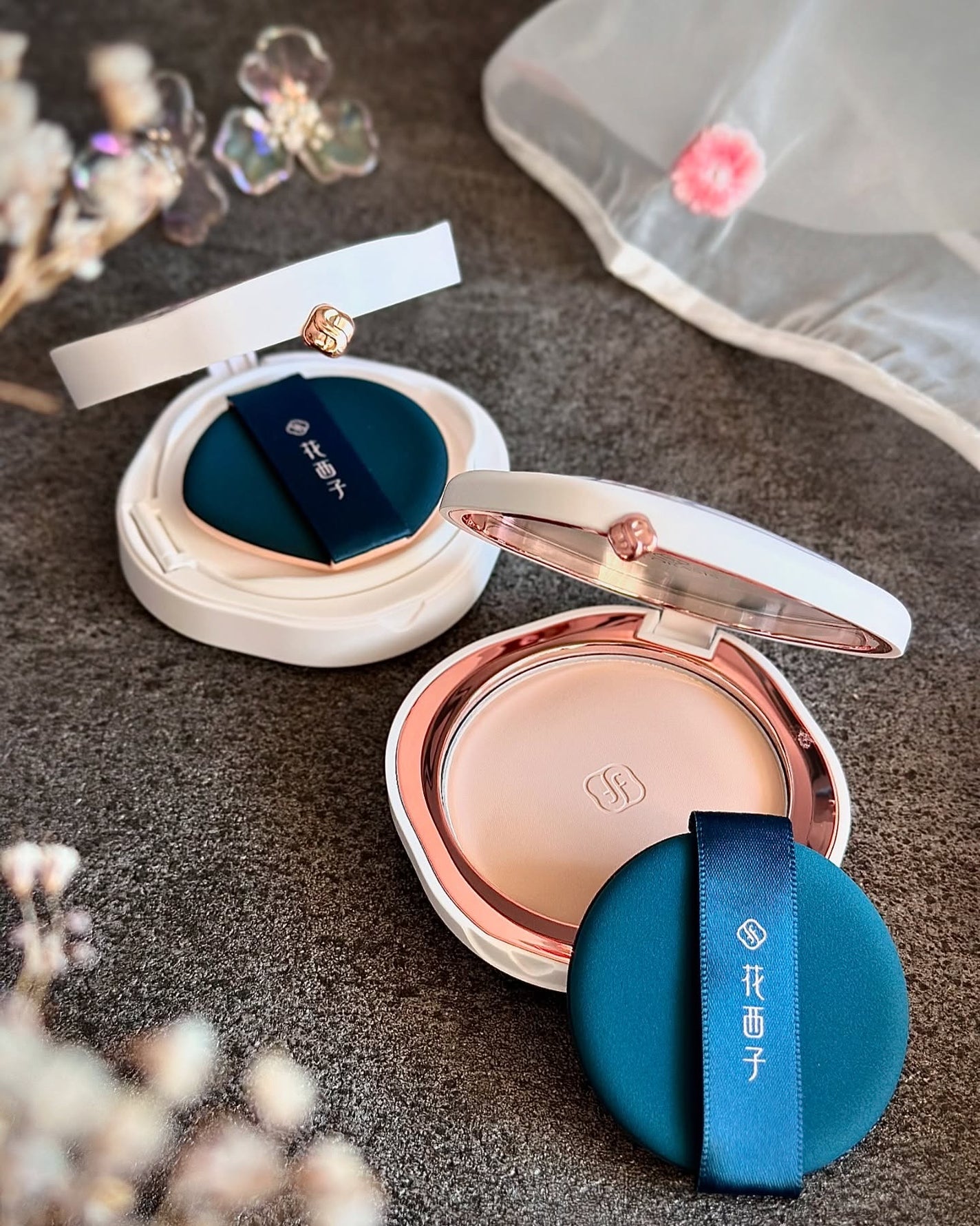 nita⌇フォロバ on LIPS 「福袋開封♡【花西子】華やかな刺繍デザインの限定福袋だよ🌸パッケ..」(4枚目)