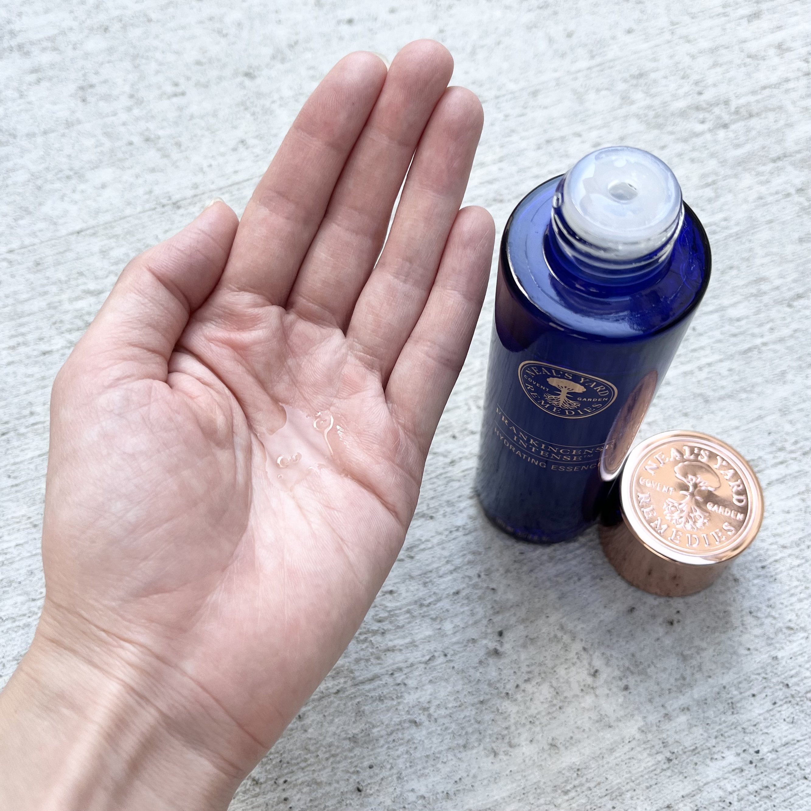 フランキンセンス インテンス ハイドレイティングエッセンス/ニールズヤード レメディーズ/化粧水を使ったクチコミ（3枚目）