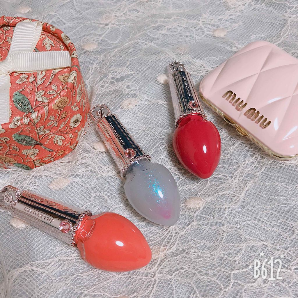 ジルスチュアート
フォーエヴァージューシー オイルルージュ ティント
画像1枚目右上から04、08、07


私的に一番好きなティントです🥰
これをつける前にリップクリームやリップ美容液で保湿しておいて、ティッシュで押さえて軽くオフ。
そ