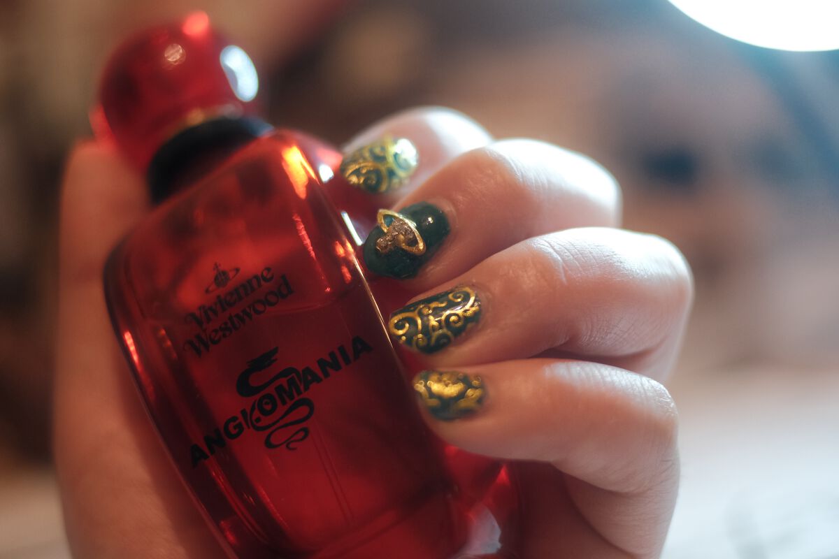 ぴんこす on LIPS 「july.2022セルフネイルグリーン×ゴールドステッカーはs..」(2枚目)