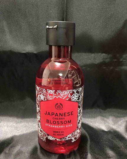 THE BODY SHOP ジャパニーズチェリーブロッサム ストロベリーキス オードトワレのクチコミ「#ザ ボディショップ
ジャパニーズチェリーブロッサム
ストロベリーキス シャワージェル
(ボデ.....」(1枚目)