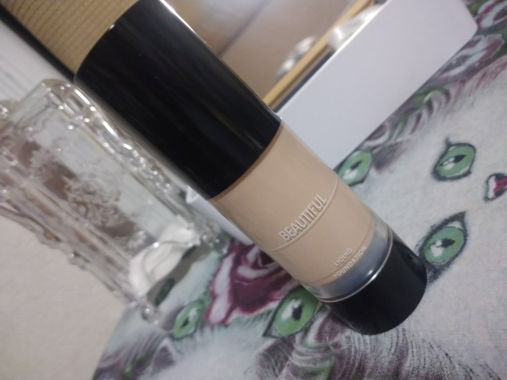 ピコモンテ  ビューティフル リキッドファンデーションのクチコミ「ピコモンテビューティフル リキッドファンデーション
ライトオークル

ワンコインでカバーしてく.....」（1枚目）