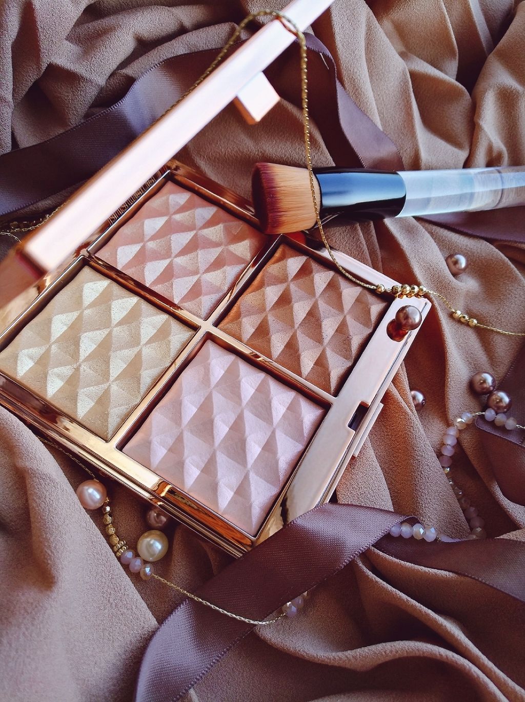 マジック アワー フェイスイルミネーター パレット/ローラ メルシエ/プレストパウダーを使ったクチコミ（1枚目）