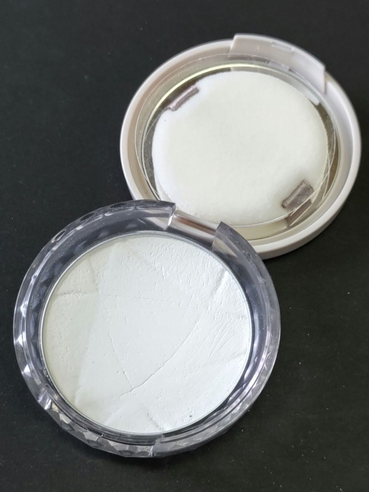 毛穴レスパウダー/CEZANNE/プレストパウダーを使ったクチコミ(6枚目)