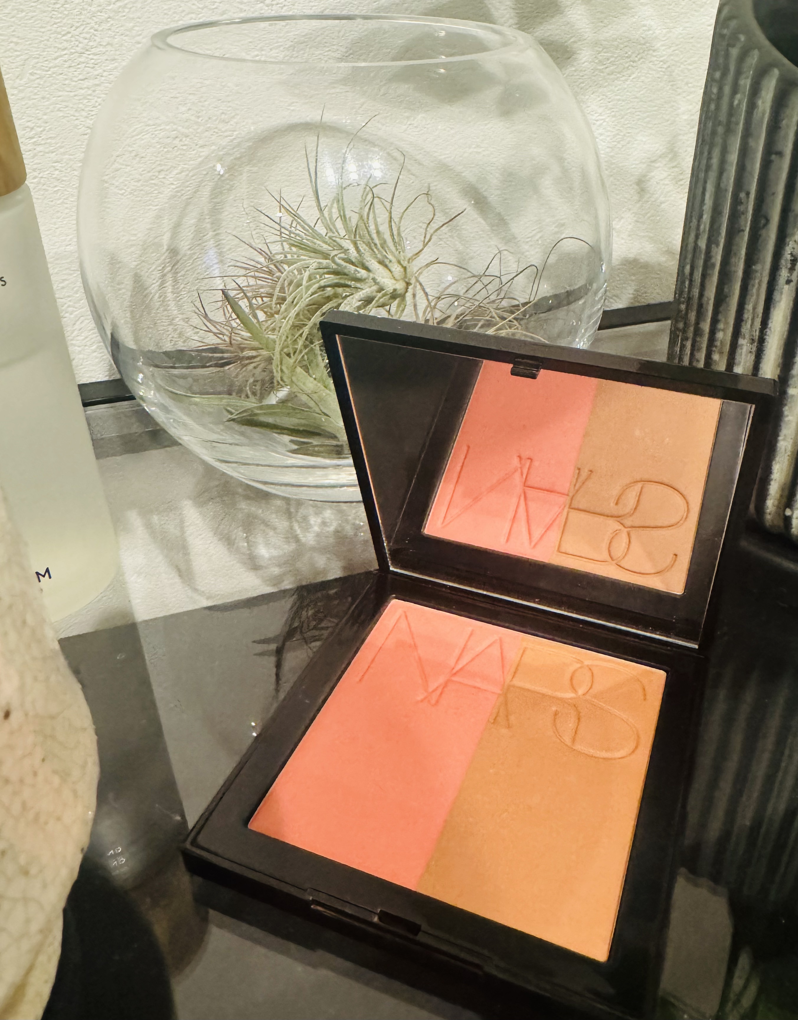 NARS クローデット ブラッシュデュオのクチコミ「NARSシリーズは色もセンスも好きなので買いがち。
チークってつきすぎちゃうのがあるけどこれは.....」（2枚目）