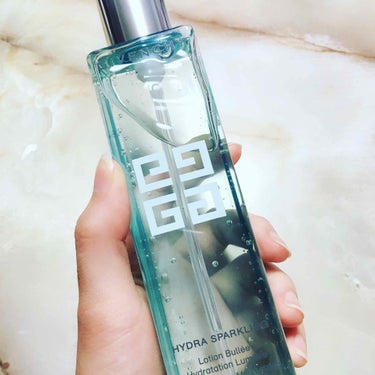 GIVENCHY イドラスパークリングローション

ジェル状の化粧水でつけるとひんやり気持ち良く、すーっと肌に浸透してくれます

ベタつくことなく保湿してくれるのでインナードライになりがちな夏にとてもオ