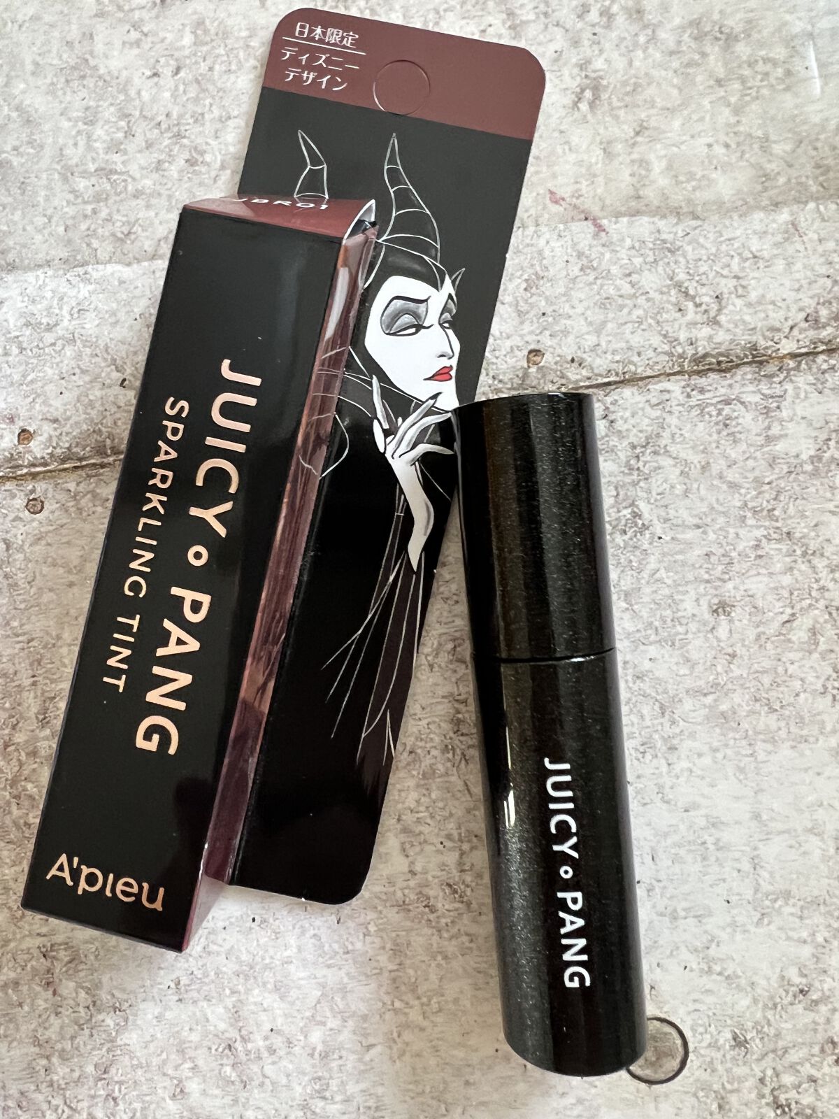 アピュー ジューシーパン スパークリングティント JBR01 呪いの糸車(マレフィセントデザイン)/A’pieu/口紅を使ったクチコミ（2枚目）