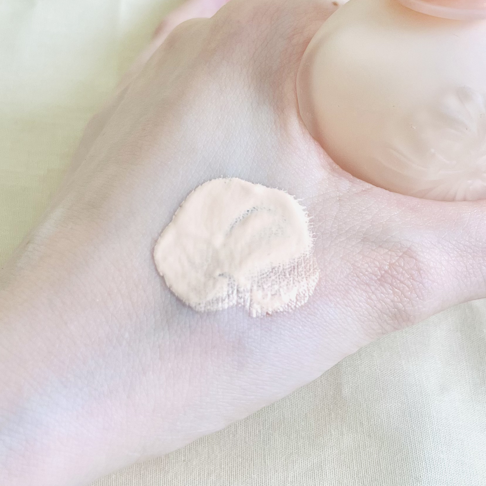 モイスチュアライジング ファンデーション プライマー 01/PAUL & JOE BEAUTE/化粧下地を使ったクチコミ（3枚目）