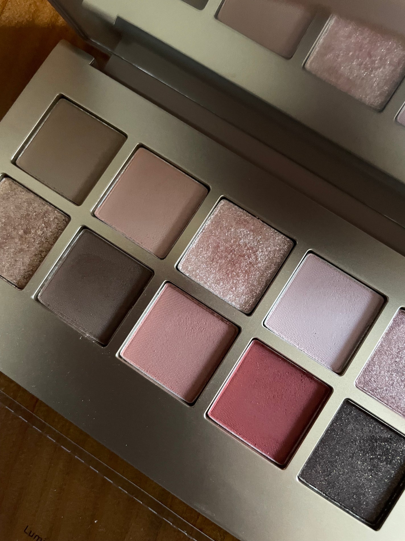 プランクトン on LIPS 「#ヒンスアイシャドウ赤いのが一色。これ目当てで購入。他は安定の..」(2枚目)