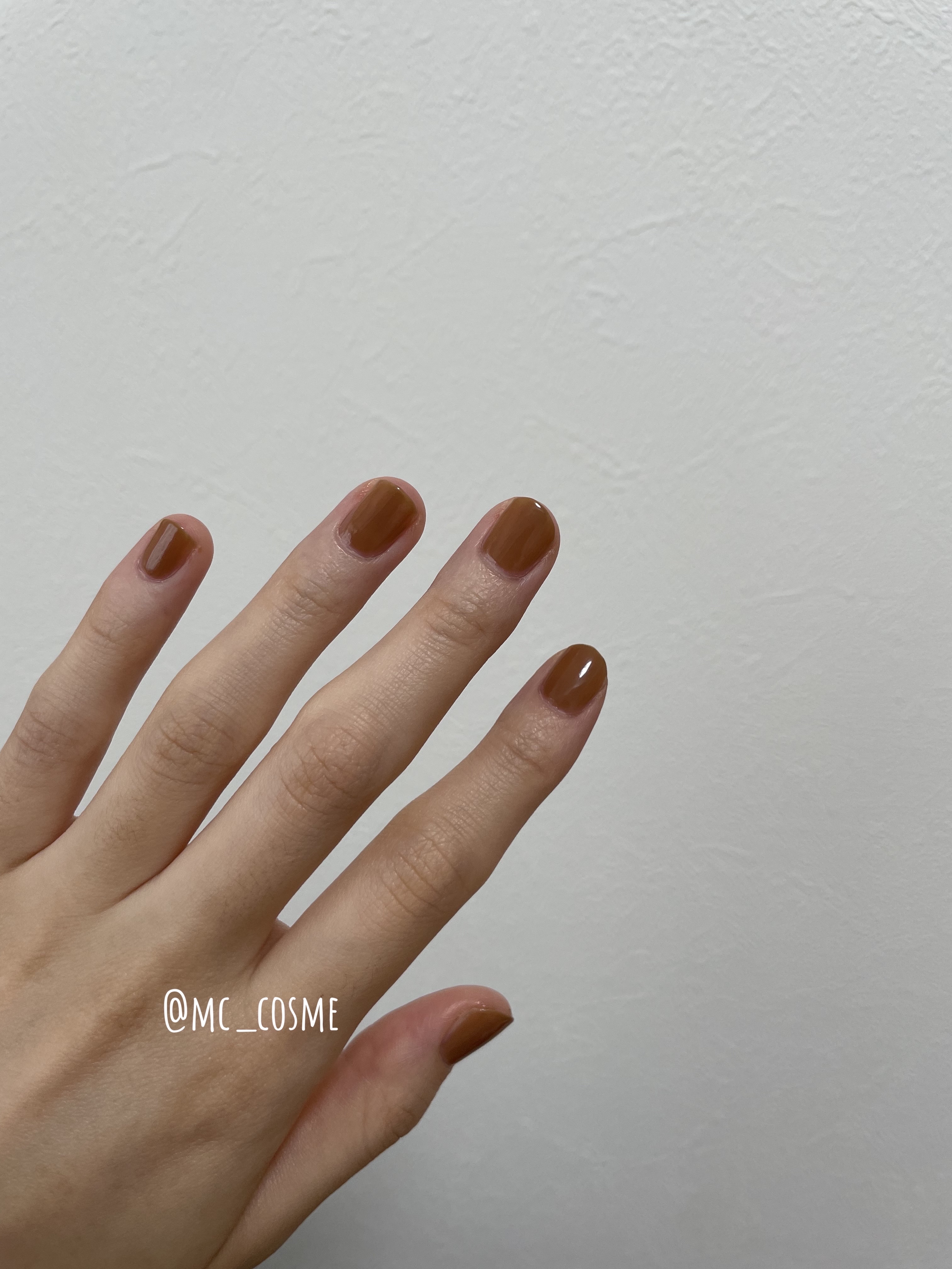 アンドバイロムアンド　グラッシードロップネイル BE01 キャラメル/&nd by rom&nd/マニキュアを使ったクチコミ（2枚目）