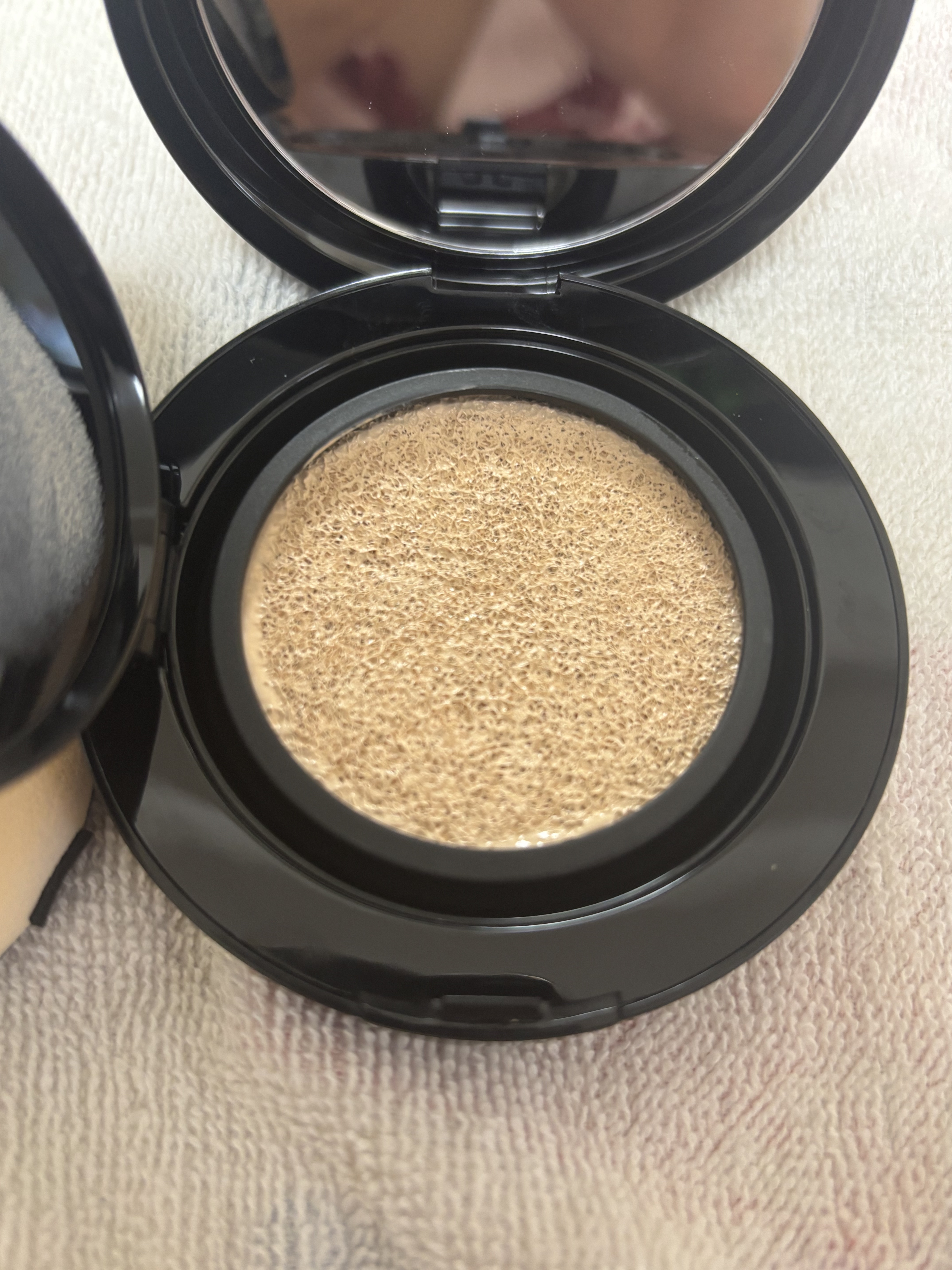 インテンシブ スキン セラム クッション ファンデーション/BOBBI BROWN/クッションファンデーションを使ったクチコミ（2枚目）