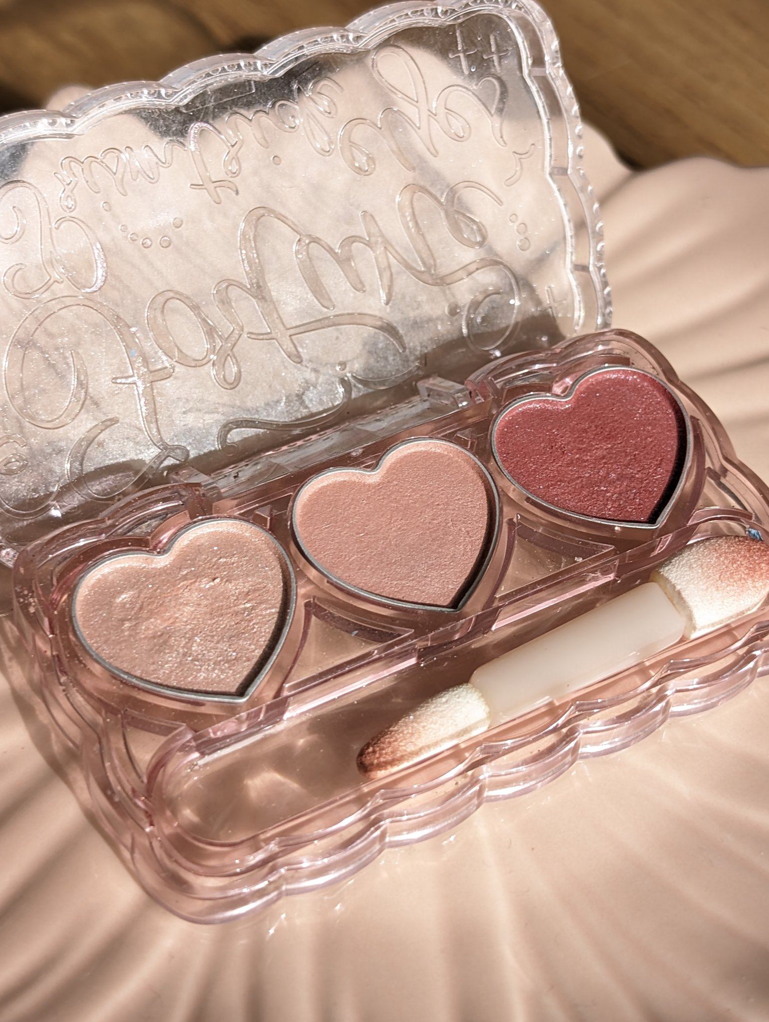 ドーリーフィール アイカラー 03（フランボワーズピンク)/フォーチュン/アイシャドウパレットを使ったクチコミ（3枚目）