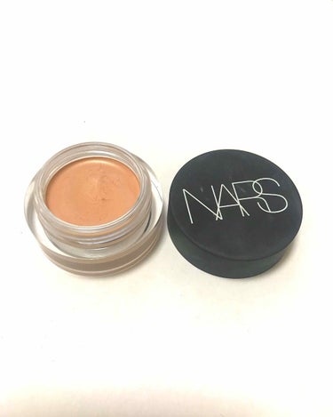 NARS
ソフトマットコンプリートコンシーラー 1277

容器のデザインが気に入っています💗

写真を撮ってから気づいたのですが
手の甲が日焼けしてて色が合ってないですね、、💧

カバー力はある方だと