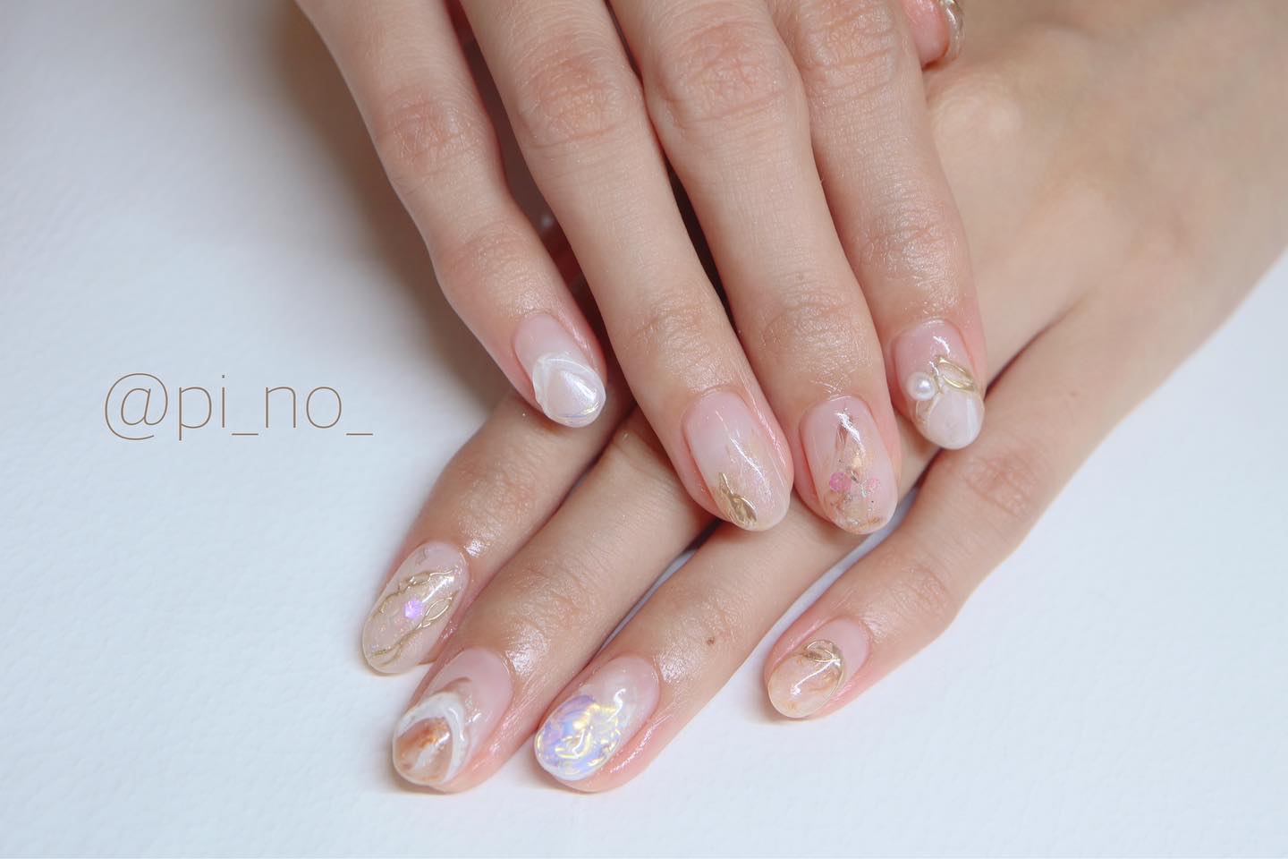 #ニュアンスネイル,#凸凹ネイル,#ミラーネイルのネイルデザイン