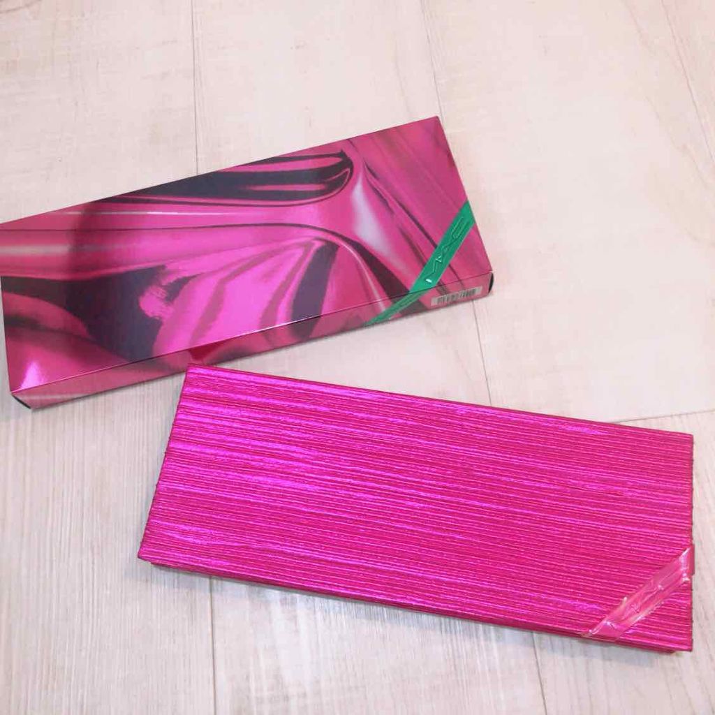 M・A・C シャイニー プリティ シングス リップ キット【ホリデーコレクション 2018】のクチコミ「❤️MAC❤️ シャイニー プリティ シングス リップ キット❤️価格¥9,500+税

去年.....」（2枚目）