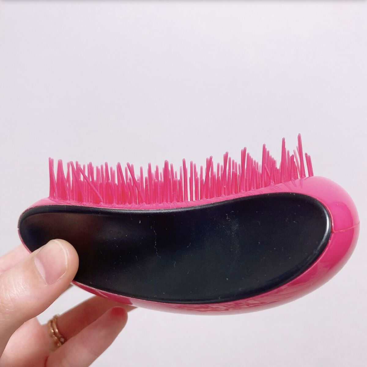 ドン・キホーテ Herisson Brushのクチコミ「ドンキのタングルティーザーもどき🙃

タングルティーザーのように短いとこと長いとこがあって、形.....」（3枚目）