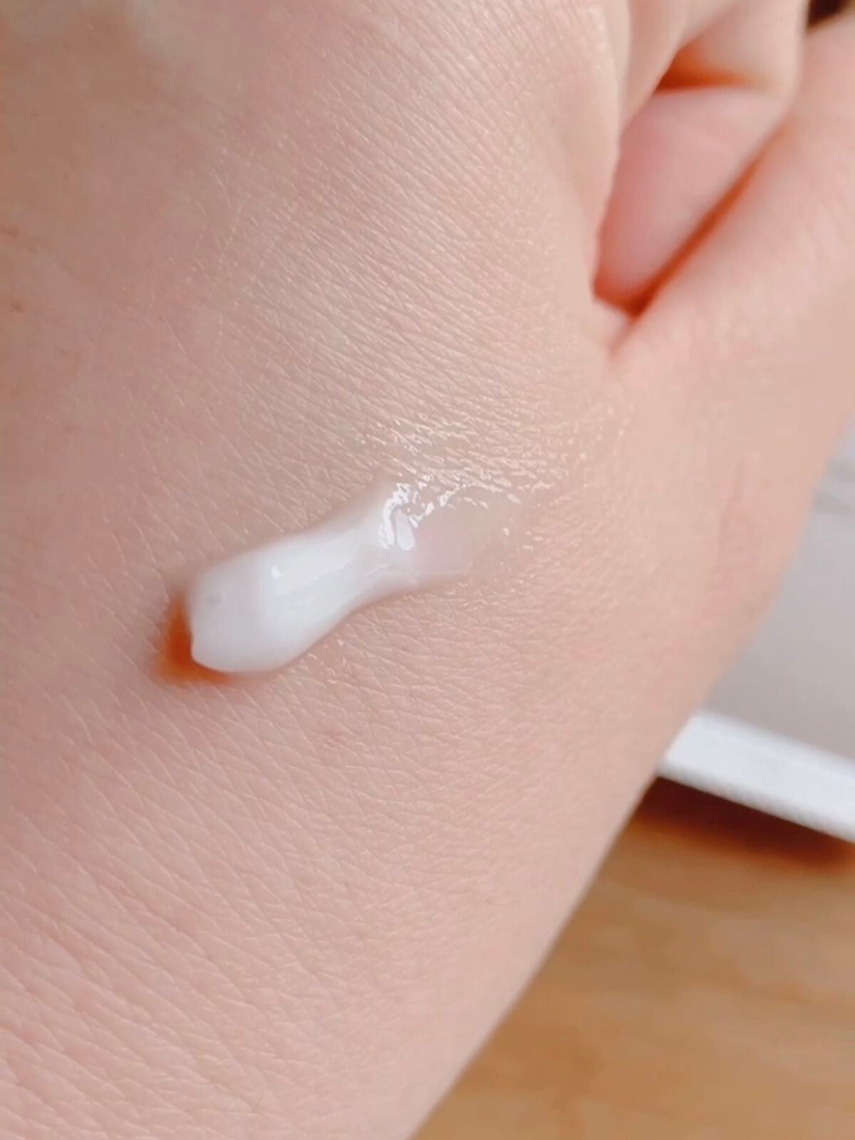 クリスタルブルーム スノー パフュームド ハンドクリーム/JILL STUART/ハンドクリームを使ったクチコミ(5枚目)