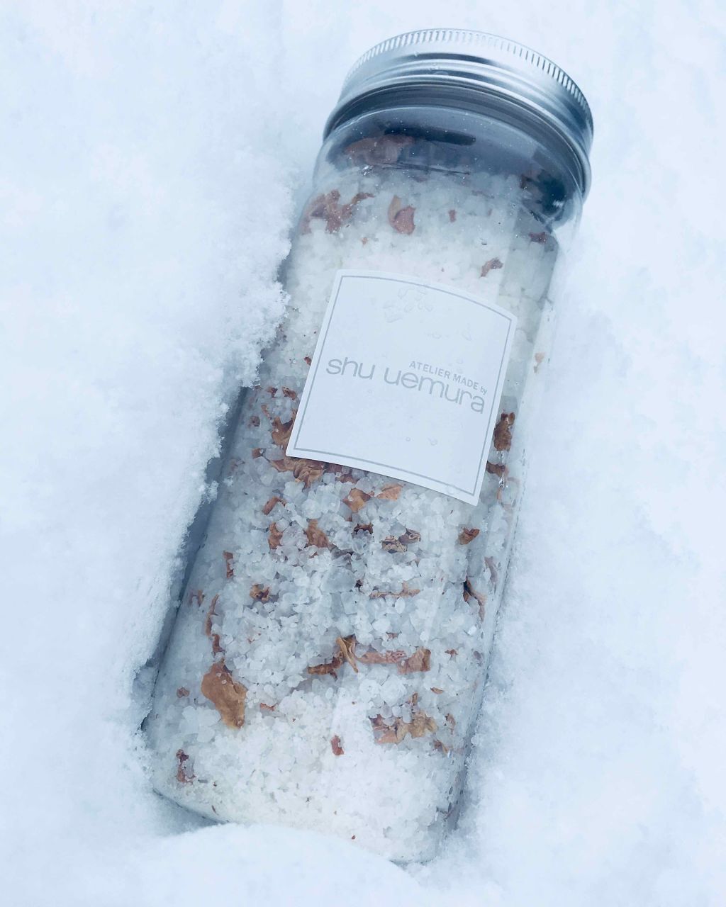 アトリエメイド by shu uemura のバスソルトです🎀


🌷良い点
・天然バラの濃厚な香り🌹✨
・全成分が 塩湖水塩・ダマスクバラ花・ダマスクバラ花油 のみ!!

🌀評価理由
・毎回メッシュの袋に入れて使うのが面倒
・袋の