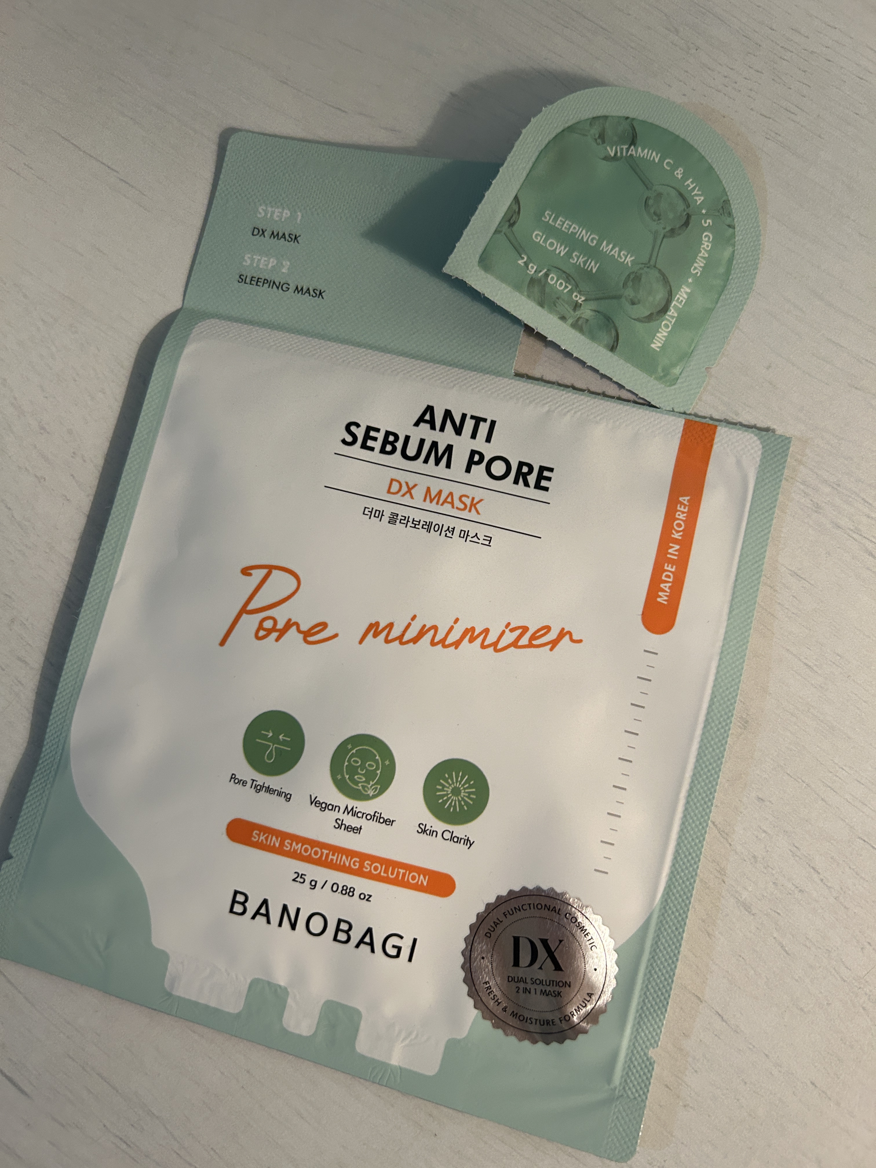 BANOBAGIシートマスク♡
スリーピングマスク付きの2in1タイプ♪
種類は色々あるんだけど、こちらは
DXマスク アンチ セボム フォア

疲れ切ってる日のお風呂上がりはこれひとつで済むのでありがたいです。

たっぷり美容液がヒタヒタ