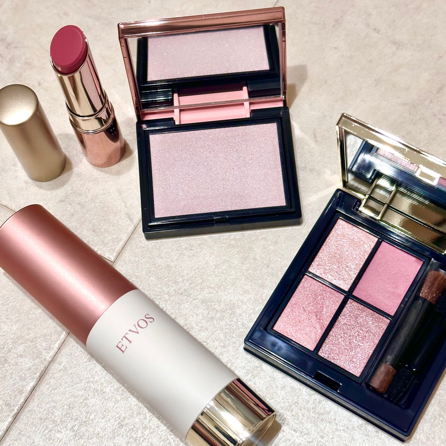 ホリデーコフレ2023〈ジョイピンク〉/エトヴォス/メイクアップキットを使ったクチコミ(1枚目)