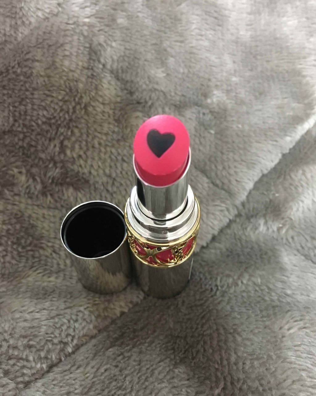 ヴォリュプテ プランプインカラー 2 ダズリング フューシャ/YVES SAINT LAURENT BEAUTE/口紅を使ったクチコミ（2枚目）