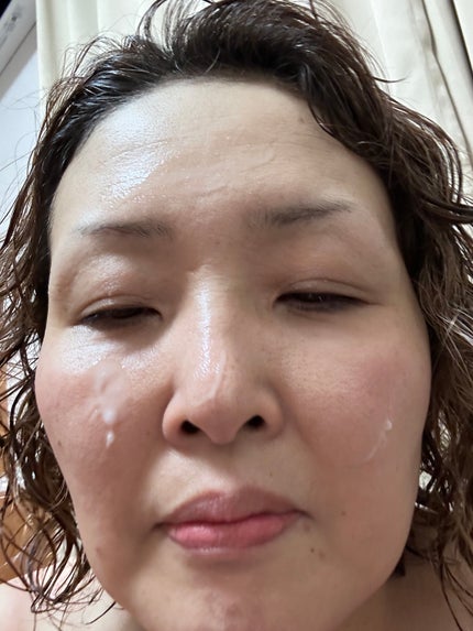 ドモホルンリンクル 美活肌エキスのクチコミ「次に美容液
美活肌エキス
年齢肌に最高のご馳走を
乳液タイプの美容液
抑えるように馴染ませ.....」(3枚目)