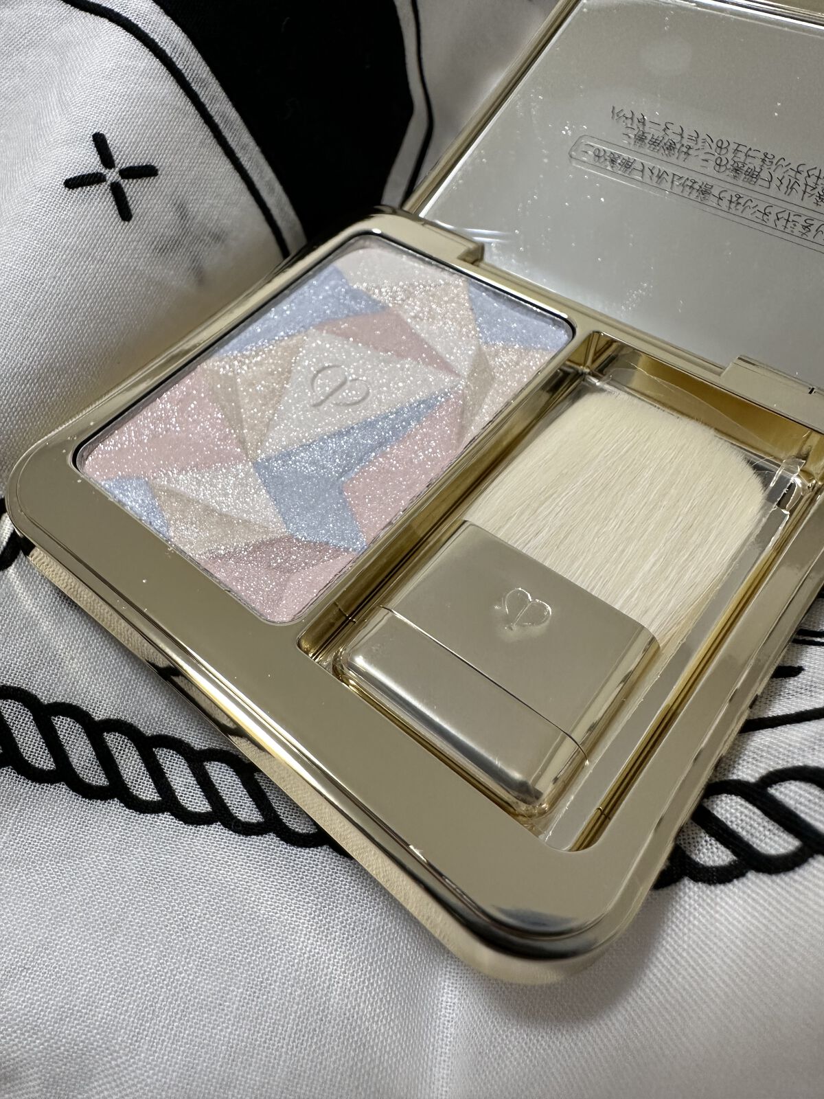 ル・レオスールデクラ /クレ・ド・ポー ボーテ/パウダーハイライトを使ったクチコミ（1枚目）