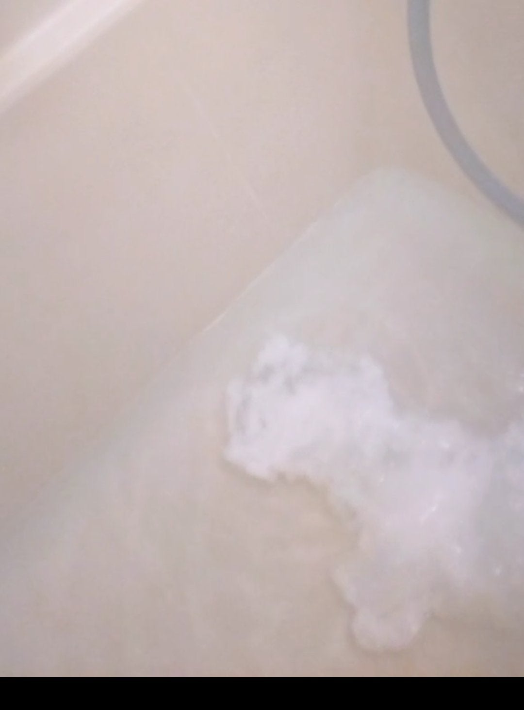 fumi社長(43) on LIPS 「すごくお気に入りになった!透明液体タイプの入浴剤で、白いお湯色..」(2枚目)