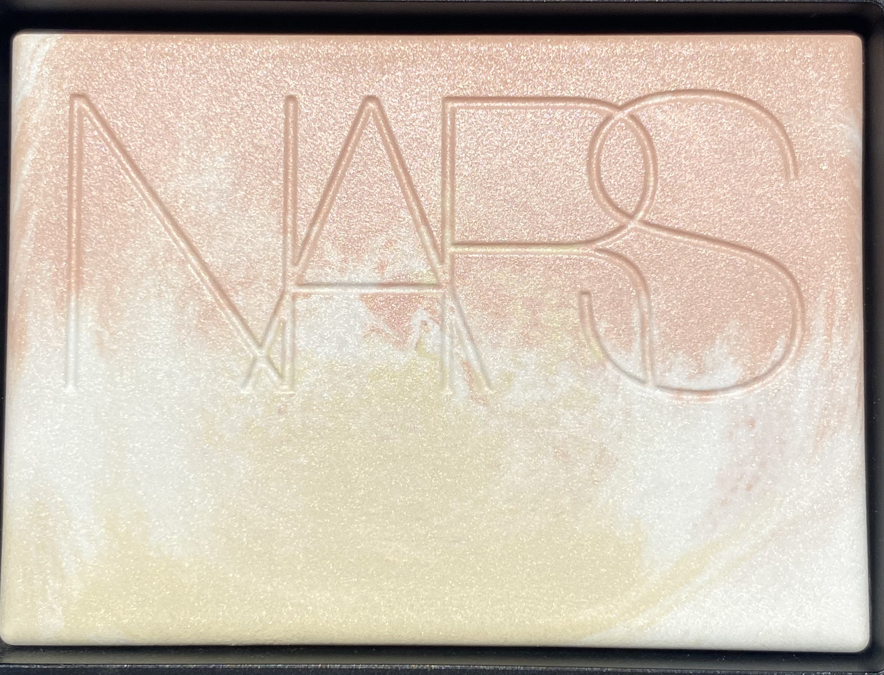 ライトリフレクティング プリズマティックパウダー/NARS/プレストパウダーを使ったクチコミ（2枚目）