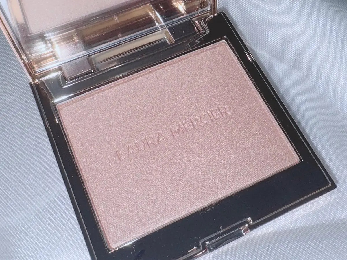 ローズグロウ イルミネーター /ローラ メルシエ/プレストパウダーを使ったクチコミ（2枚目）
