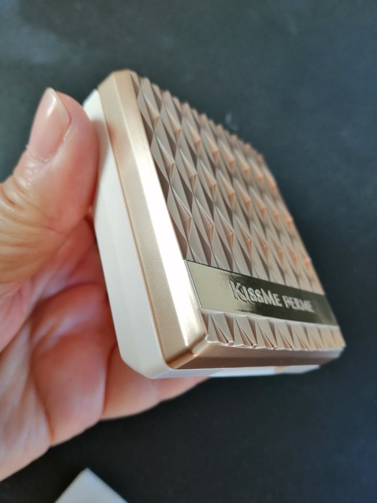 キスミー フェルム しっとりツヤ肌 パウダーファンデのクチコミ「✨🧏‍♀️　キスミー フェルム　しっとりツヤ肌 パウダーファンデ　👩✨👵



🥰　個人的に　.....」（2枚目）