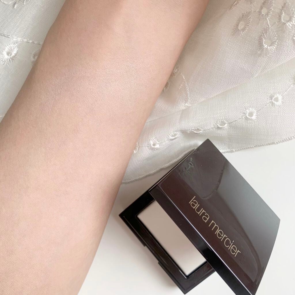 シークレット ブラーリング パウダー フォー アンダー アイズ/ローラ メルシエ/プレストパウダーを使ったクチコミ(3枚目)