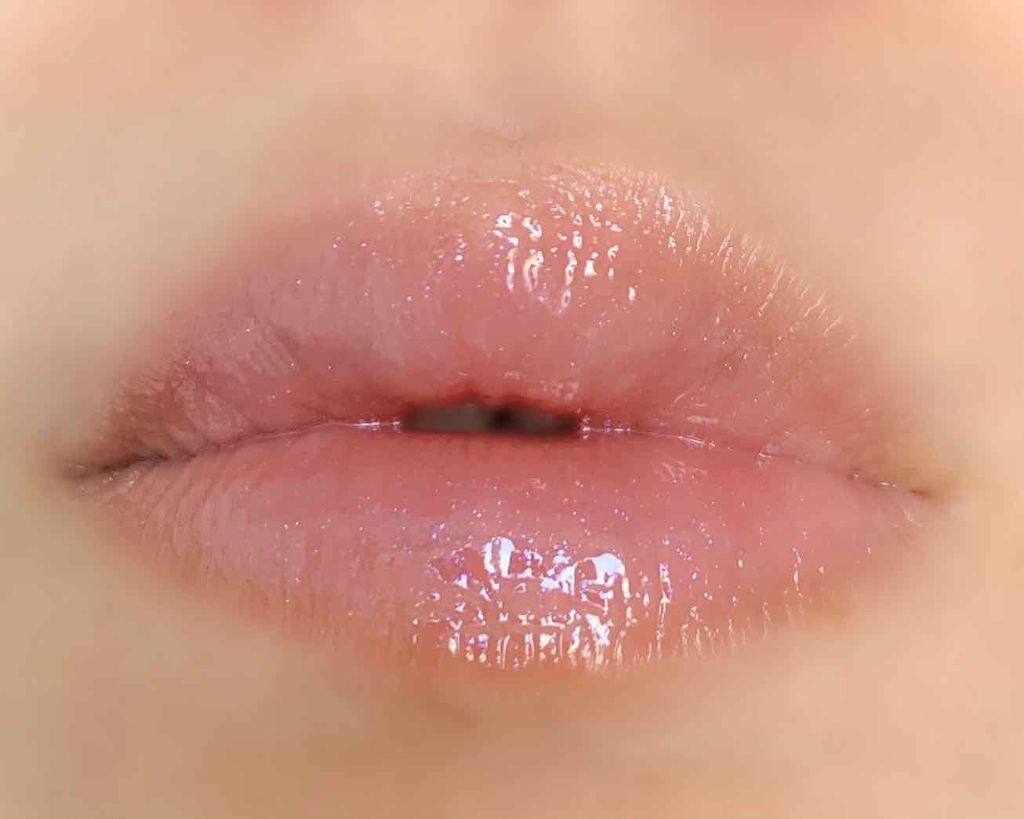 メスメリック グラスリップオイル/CHICCA/リップグロスを使ったクチコミ（2枚目）