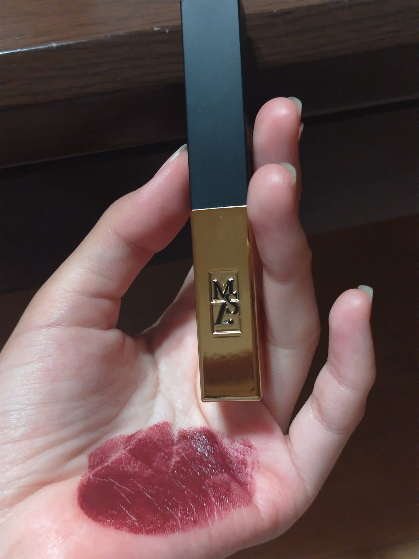 いっちゃん on LIPS 「2年前に中国の友達からもらったコスメ!!紫のリップの使い方が分..」(5枚目)