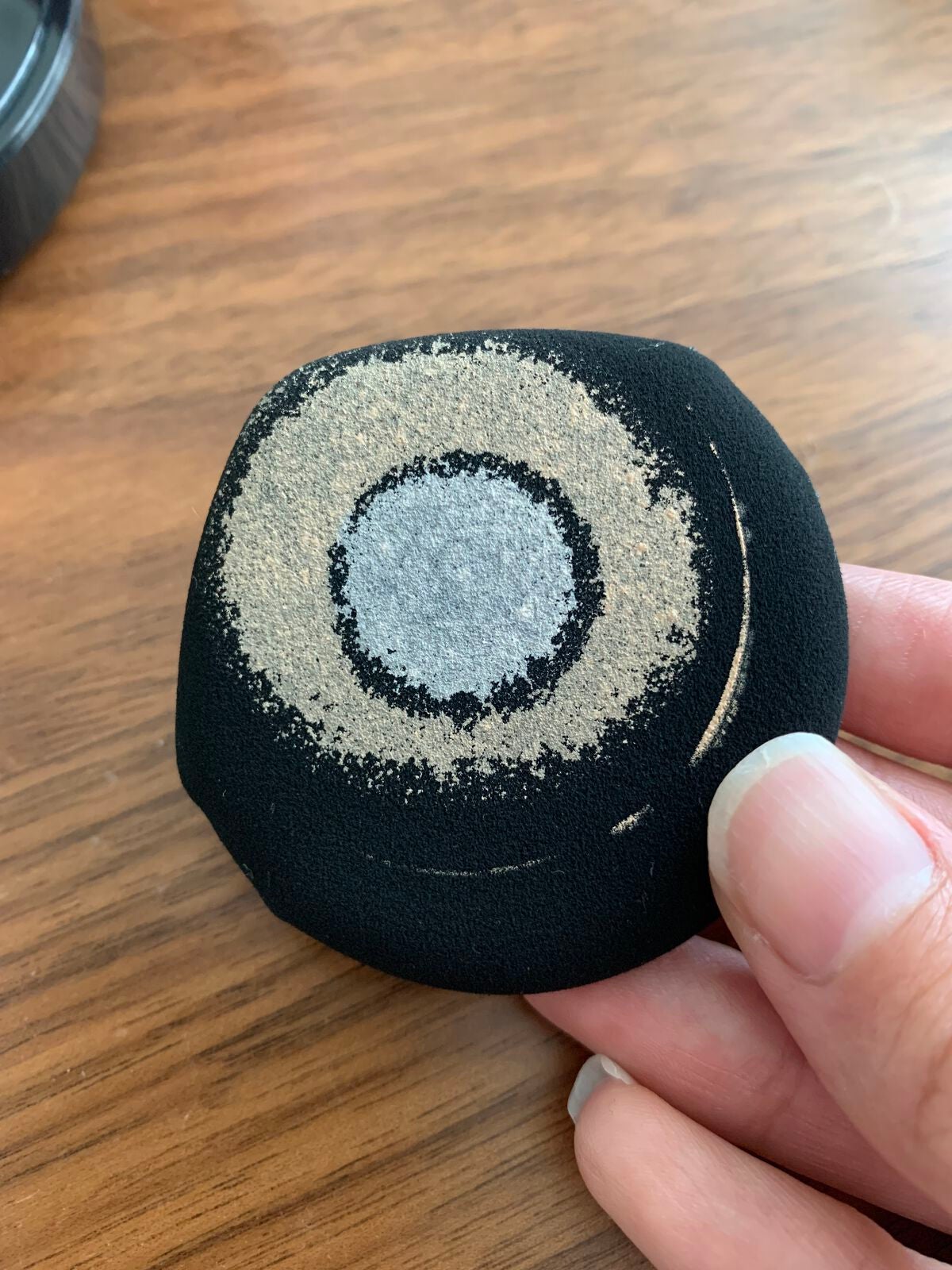 フローレス ルミエール ラディアンス パーフェクティング トーンアップ クッション/ローラ メルシエ/クッションファンデーションを使ったクチコミ(4枚目)