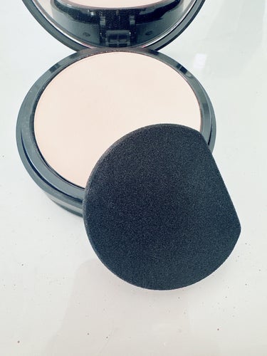 bareMinerals ベアプロ 16HR パウダー ファンデーションのクチコミ「ベアプロ 16HR パウダー ファンデーション

汗や皮脂に強く、化粧崩れのない美肌カバーが持.....」（3枚目）