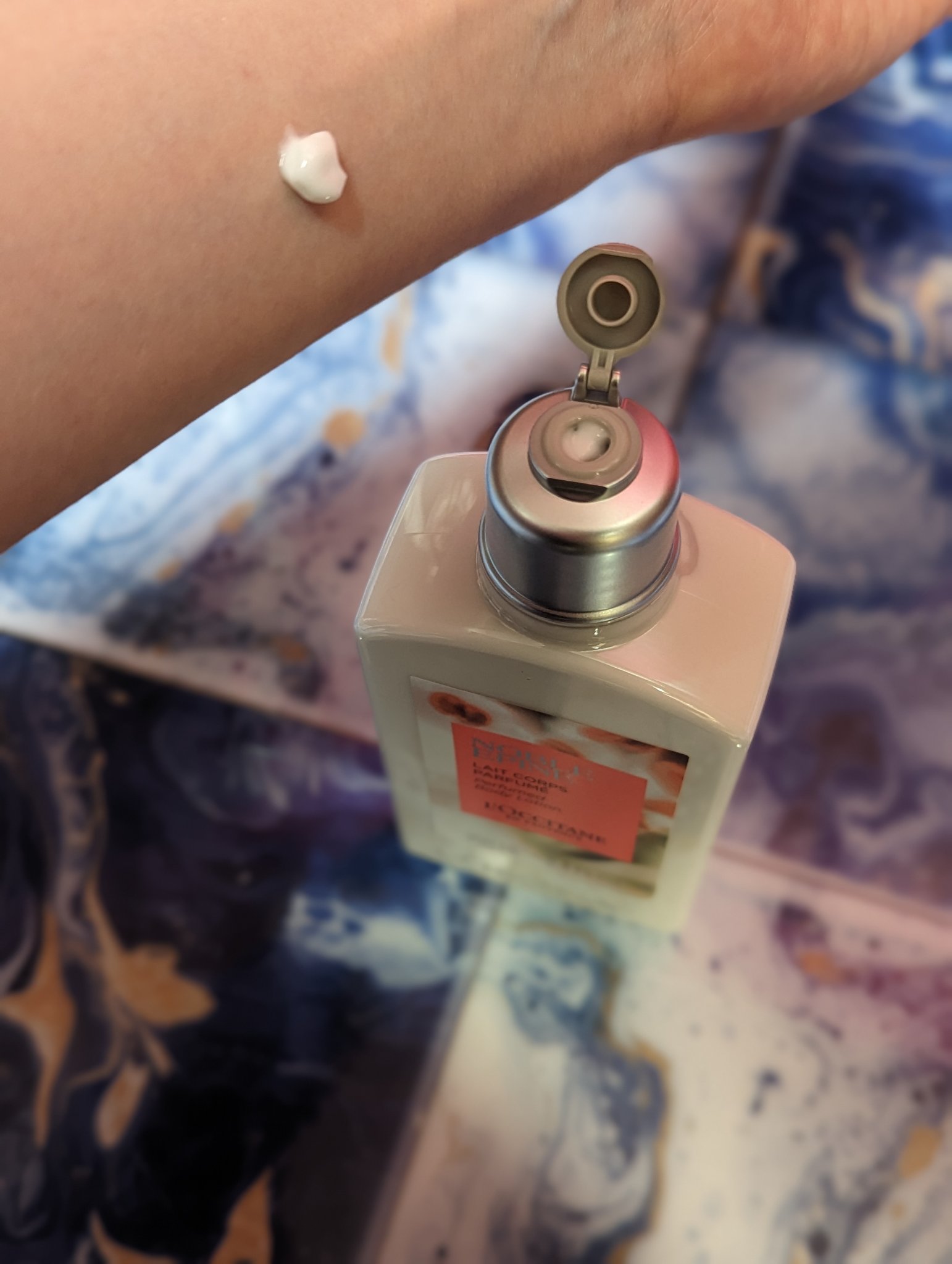 L'OCCITANE Noble Epine Shower Creamのクチコミ「3/27発売
香り確認せずに買いましたが、昔の限定、チェリーリボン(？)系に少し似てるような感.....」（3枚目）