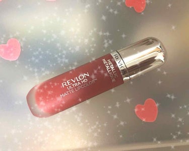 REVLON
ウルトラHDマットリップカラー  700
こちらはメタルマットリップでゴールドの細かいラメいっぱい入っていてとてもキラキラしています。そして色味はレッドというよりもピンクに近い濃いピンクの