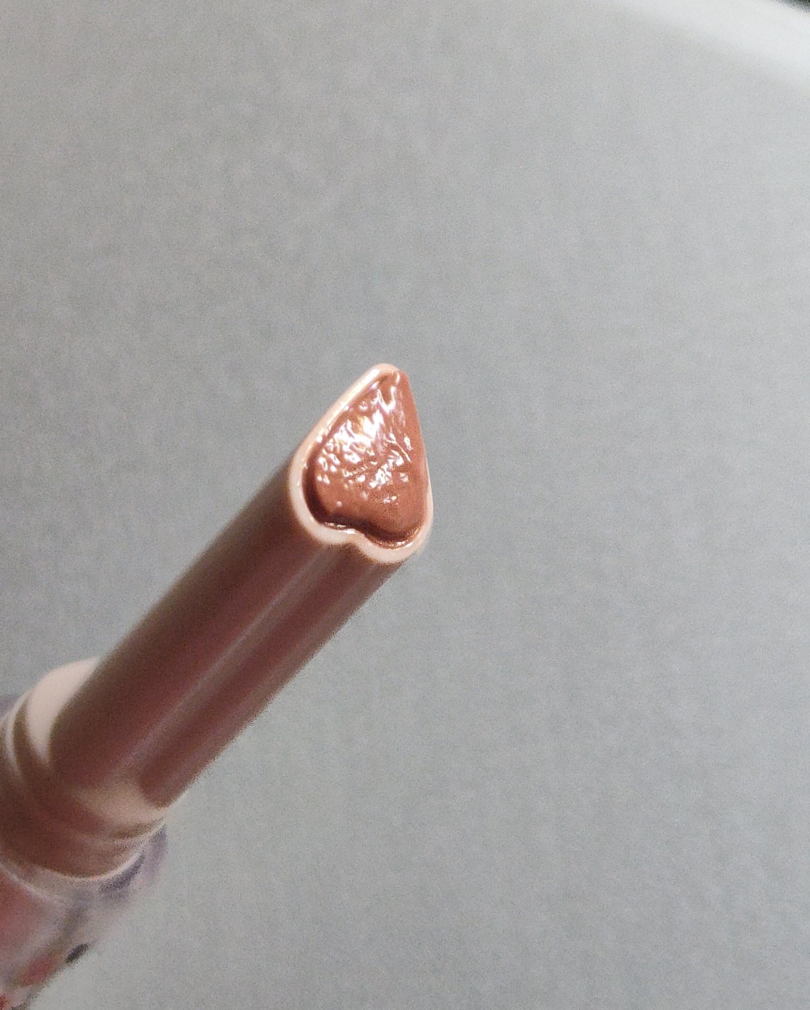 フロレット メルティーハート スティックグロス 02 アーモンドナッツ/FLORTTE/口紅を使ったクチコミ（1枚目）