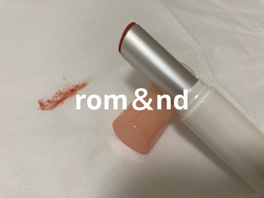 rom&nd
グラスティングメルティングバーム
01 ココヌード

かわいい色味にひかれて購入しました💄✨

使用した感想は…
・発色◎
・少し落ちやすい（ストローに色がついて恥ずかしかった）
・プルプ