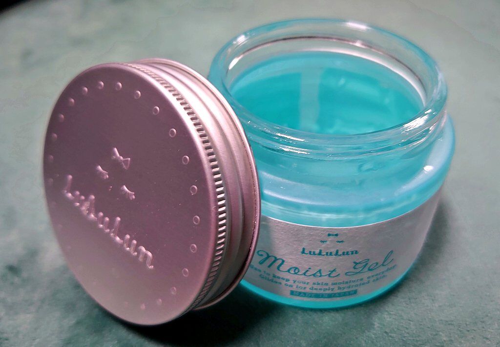 使い切り！　リピしたいけど売ってない！

夜に油分の多い乳液とかを塗るとどうも朝ニキビができてしまうことがおおくて、
でも保湿したいし……
と思って買ってみたのですが、程よく保湿されて、朝起きても肌荒れも無く、たいへん良いです〜😍
先日使