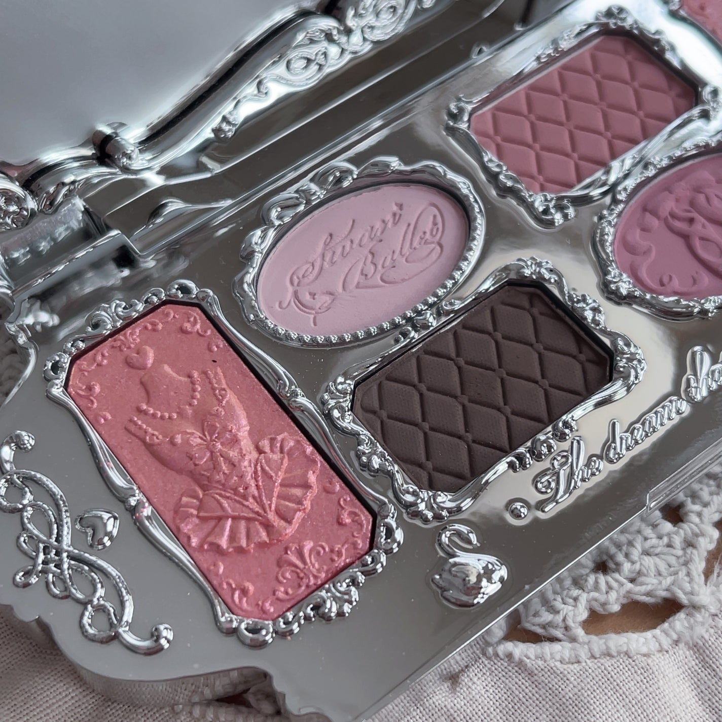 フラワーノーズスワンバレエシリーズ アイシャドウパレット/FlowerKnows/アイシャドウパレットを使ったクチコミ(3枚目)