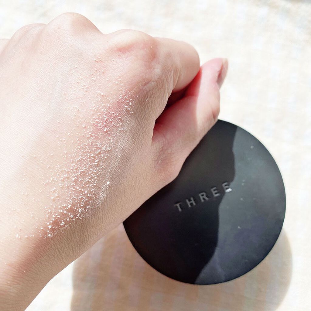 アドバンスドエシリアルスムースオペレーター ルースパウダー/THREE/ルースパウダーを使ったクチコミ（3枚目）