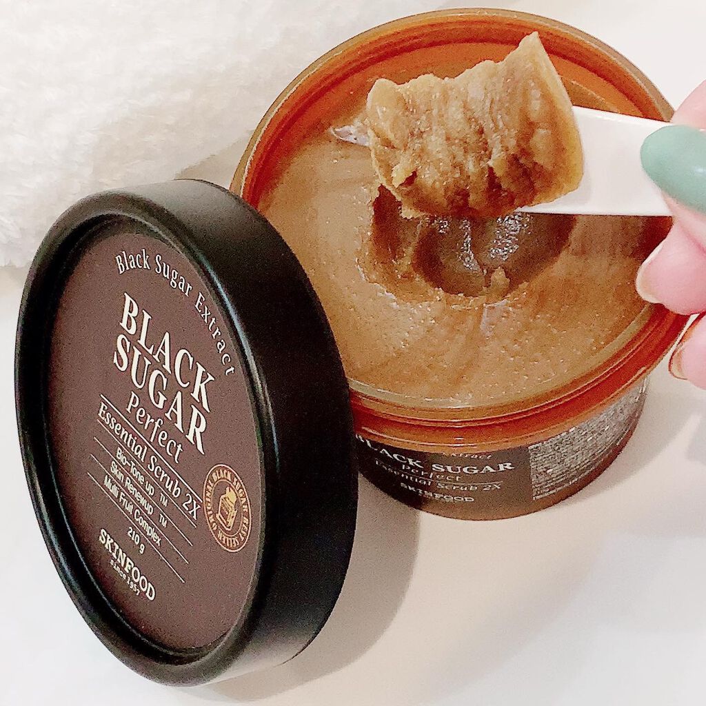 ブラックシュガー パーフェクト エッセンシャル スクラブ2X/SKINFOOD/洗い流すパック・マスクを使ったクチコミ（2枚目）