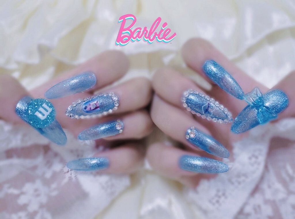 RIRI💜 on LIPS 「BLUEBarbienail💙💅夏をイメージして最近流行りのマ..」(1枚目)