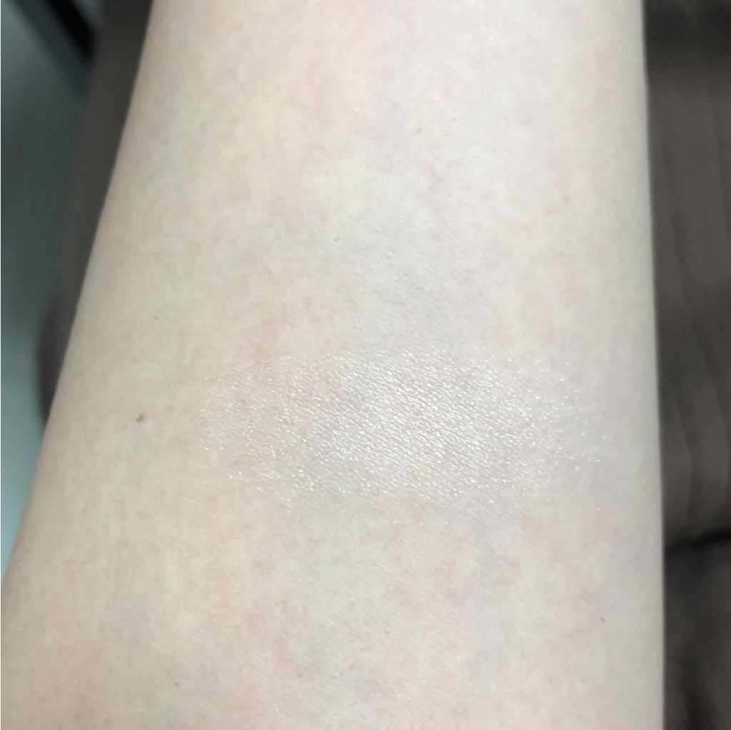 マットラディアンス ベイクドパウダー ハイライト01/ローラ メルシエ/パウダーハイライトを使ったクチコミ(2枚目)