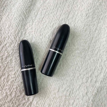 初めてデパコスのリップに挑戦いたしました！💄

MACのリップススティックのチリというカラーです。
赤リップだけど、少しオレンジみも感じるお色なので、赤に挑戦したいけどどれを買うか悩んでる方におすすめか