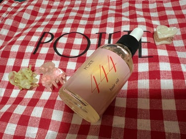 POTETE　444 hair oil　4,400円


⚫️POTETEのこと
ヘア＆メイクアップアーティストのANNA.さんが手がけるアクセサリーブランド「POTETE（ポテテ）」

ハンドメイドの