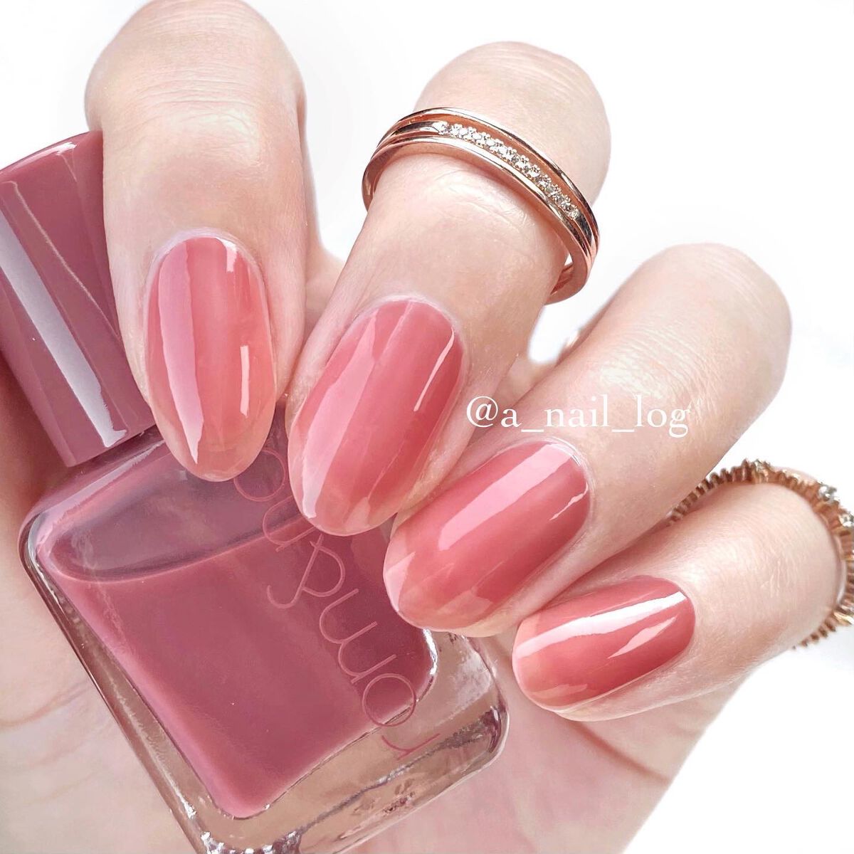 ■rom&nd 
02 ROSY SYRUP

こないだ買った07番がよかったので
追加で02番も購入🌹💗

やっぱり塗りやすいし透け感が最高🫶🏻

二度塗りしてます💅🏻

ㅤㅤㅤ

#セルフネイル #セルフネイル部 #ネイル 